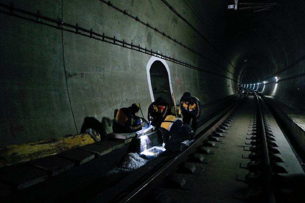 唐山铁路运营隧道病害现状